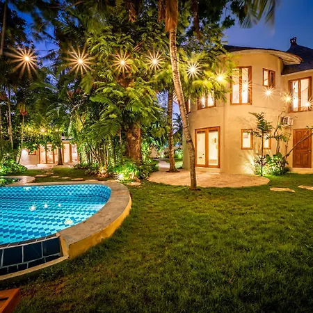 Villa Meraki, 6Br, Incl Breakfast, Heart Of Seminyak, Walking Distance To Restaurants, Bars And Shops, Tropical Garden