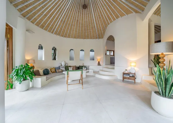 Meraki, 6br, Incl Breakfast, Heart Of Seminyak, Walking Distance To Restaurants, Bars And Shops, Tropical Garden *