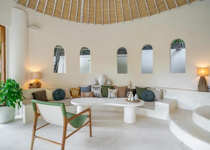 Meraki, 6br, Incl Breakfast, Heart Of Seminyak, Walking Distance To Restaurants, Bars And Shops, Tropical Garden *