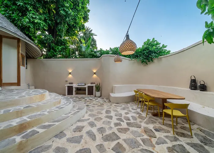 Villa Meraki, 6br, Incl Breakfast, Heart Of Seminyak, Walking Distance To Restaurants, Bars And Shops, Tropical Garden