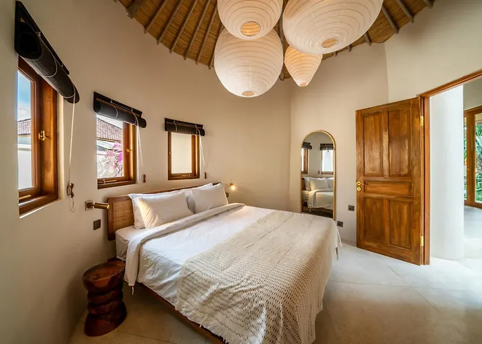 Meraki, 6br, Incl Breakfast, Heart Of Seminyak, Walking Distance To Restaurants, Bars And Shops, Tropical Garden * Seminyak