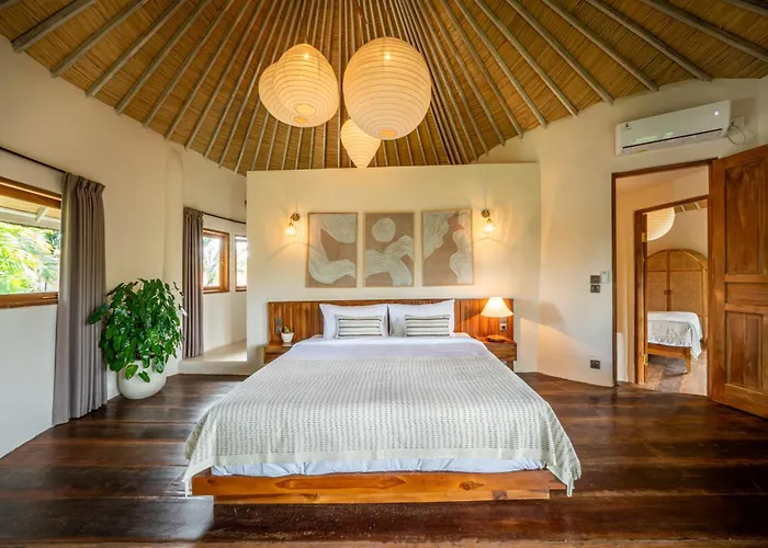 Villa Meraki, 6br, Incl Breakfast, Heart Of Seminyak, Walking Distance To Restaurants, Bars And Shops, Tropical Garden