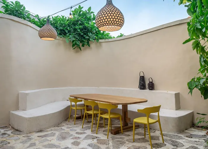 Meraki, 6br, Incl Breakfast, Heart Of Seminyak, Walking Distance To Restaurants, Bars And Shops, Tropical Garden