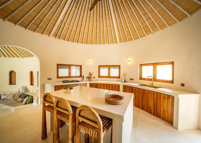 Meraki, 6br, Incl Breakfast, Heart Of Seminyak, Walking Distance To Restaurants, Bars And Shops, Tropical Garden