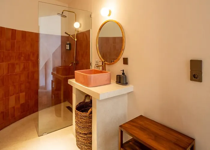 Meraki, 6br, Incl Breakfast, Heart Of Seminyak, Walking Distance To Restaurants, Bars And Shops, Tropical Garden * Seminyak