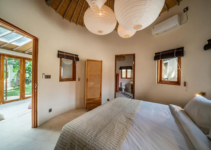 Villa Meraki, 6br, Incl Breakfast, Heart Of Seminyak, Walking Distance To Restaurants, Bars And Shops, Tropical Garden *
