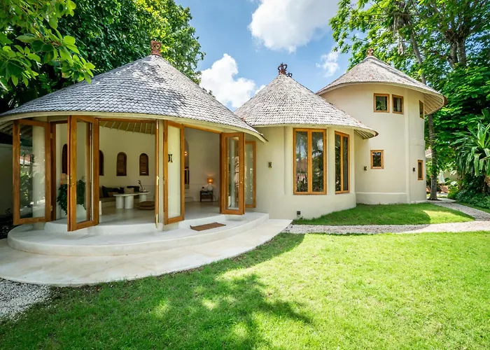 Villa Meraki, 6br, Incl Breakfast, Heart Of Seminyak, Walking Distance To Restaurants, Bars And Shops, Tropical Garden *