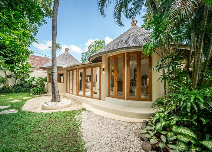 Meraki, 6br, Incl Breakfast, Heart Of Seminyak, Walking Distance To Restaurants, Bars And Shops, Tropical Garden *