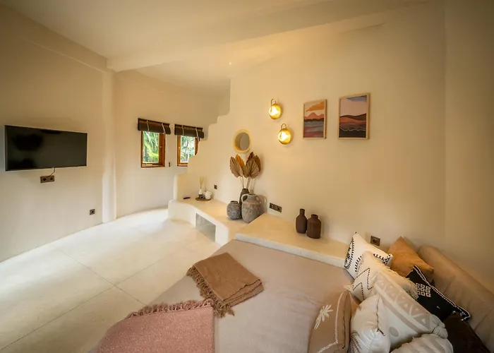 Meraki, 6br, Incl Breakfast, Heart Of Seminyak, Walking Distance To Restaurants, Bars And Shops, Tropical Garden * Seminyak
