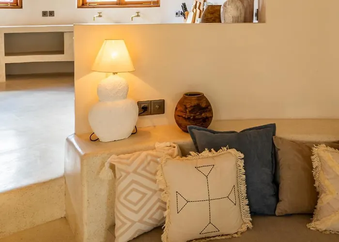Villa Meraki, 6br, Incl Breakfast, Heart Of Seminyak, Walking Distance To Restaurants, Bars And Shops, Tropical Garden