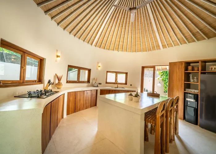 Villa Meraki, 6br, Incl Breakfast, Heart Of Seminyak, Walking Distance To Restaurants, Bars And Shops, Tropical Garden Seminyak
