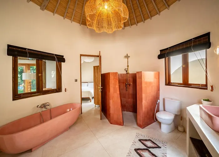 Meraki, 6br, Incl Breakfast, Heart Of Seminyak, Walking Distance To Restaurants, Bars And Shops, Tropical Garden