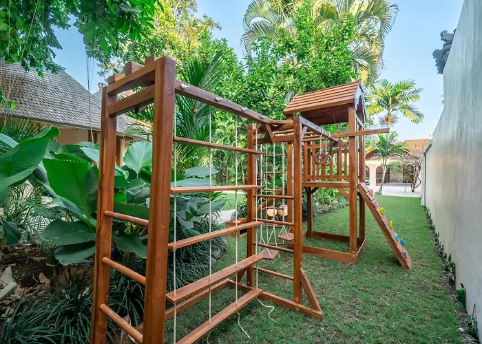 Villa Meraki, 6br, Incl Breakfast, Heart Of Seminyak, Walking Distance To Restaurants, Bars And Shops, Tropical Garden *