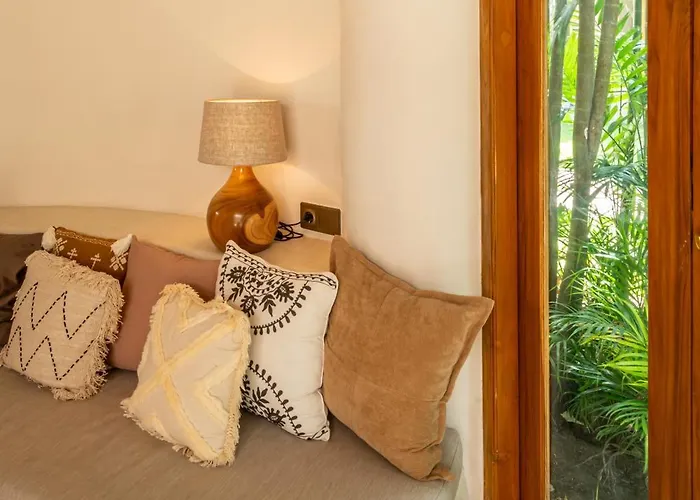 Villa Meraki, 6br, Incl Breakfast, Heart Of Seminyak, Walking Distance To Restaurants, Bars And Shops, Tropical Garden Seminyak