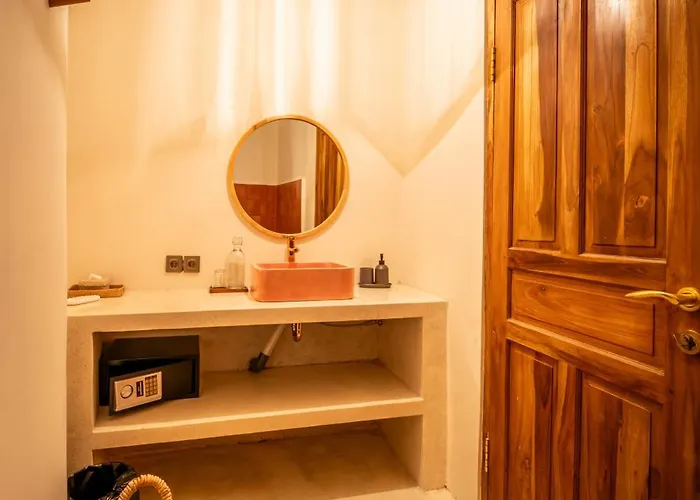 Meraki, 6br, Incl Breakfast, Heart Of Seminyak, Walking Distance To Restaurants, Bars And Shops, Tropical Garden *