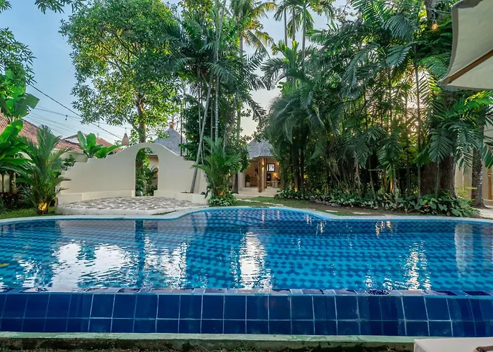Villa Meraki, 6br, Incl Breakfast, Heart Of Seminyak, Walking Distance To Restaurants, Bars And Shops, Tropical Garden