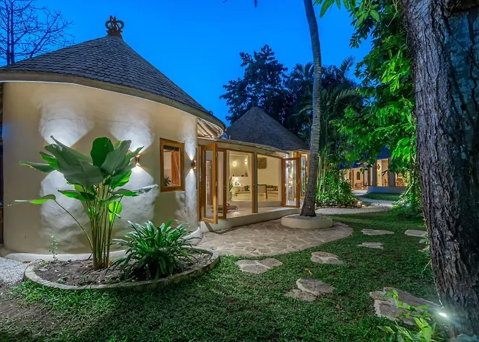 Villa Meraki, 6br, Incl Breakfast, Heart Of Seminyak, Walking Distance To Restaurants, Bars And Shops, Tropical Garden *