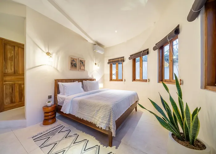 Villa Meraki, 6br, Incl Breakfast, Heart Of Seminyak, Walking Distance To Restaurants, Bars And Shops, Tropical Garden *