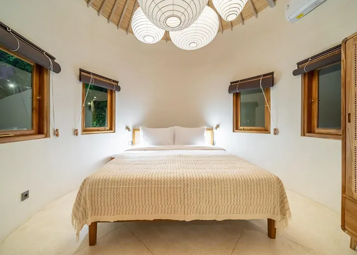 Villa Meraki, 6br, Incl Breakfast, Heart Of Seminyak, Walking Distance To Restaurants, Bars And Shops, Tropical Garden *